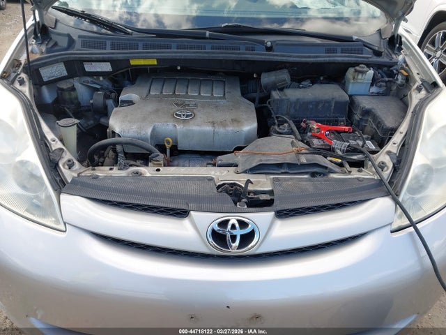 Toyota Sienna Le
