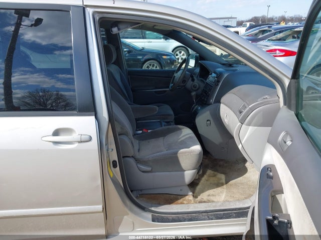 Toyota Sienna Le