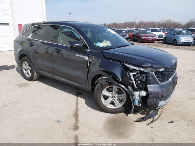 Salvage Kia Sorento Image