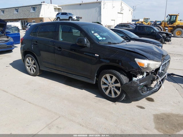 Salvage Mitsubishi Outlander Image