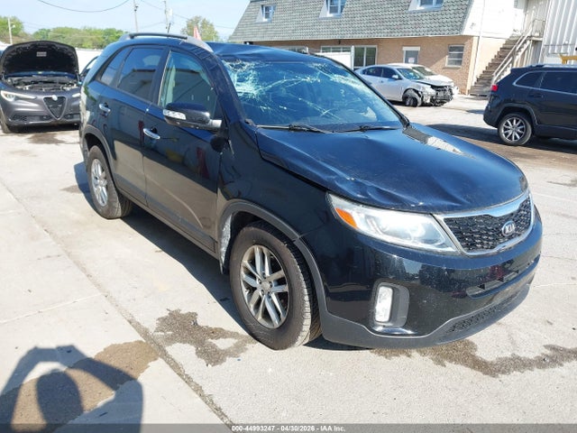 Salvage Kia Sorento Image