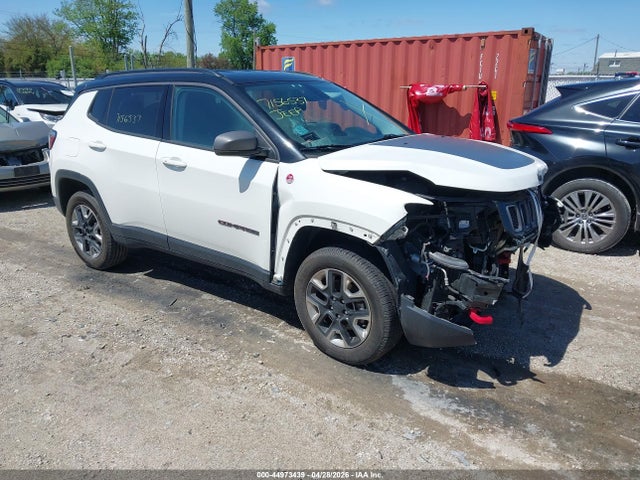Salvage Jeep Compass Image