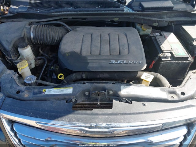 Chrysler Town & Country Touring-l