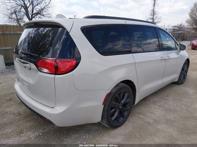 Chrysler Pacifica Touring L Plus