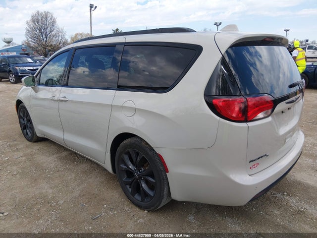 Chrysler Pacifica Touring L Plus