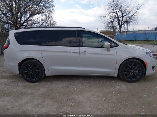 Chrysler Pacifica Touring L Plus