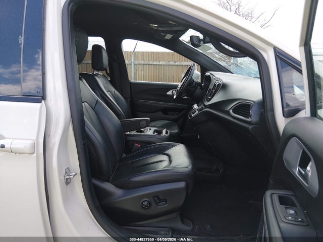 Chrysler Pacifica Touring L Plus