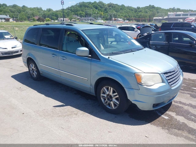 Salvage Chrysler Town & Country Image