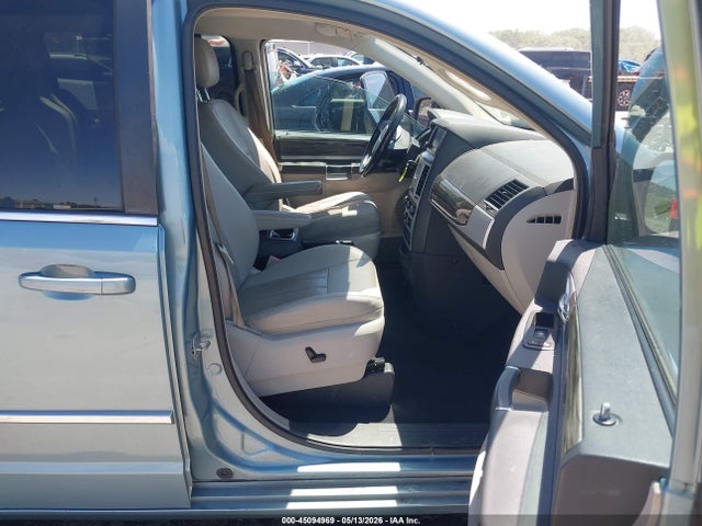Chrysler Town & Country Touring