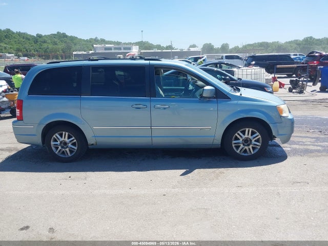 Chrysler Town & Country Touring