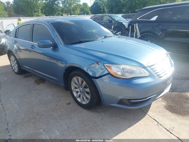 Salvage Chrysler 200 Image