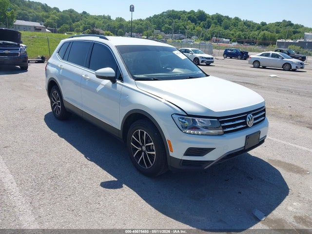 Salvage Volkswagen Tiguan Image