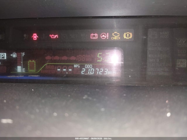 Toyota Prius v Three