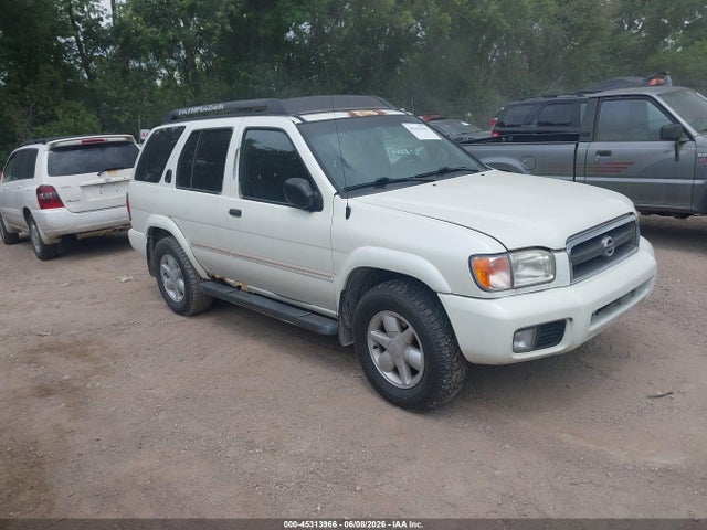 Salvage Nissan Pathfinder Image