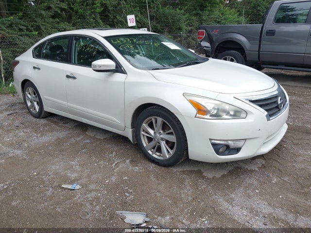Salvage Nissan Altima Image