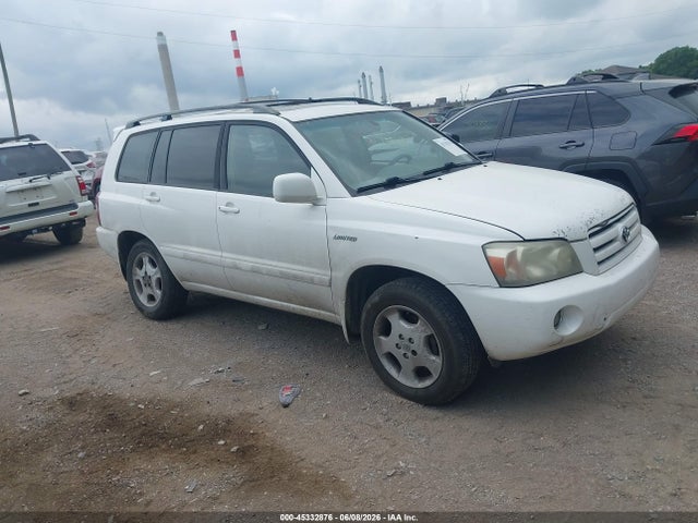 Salvage Toyota Highlander Image