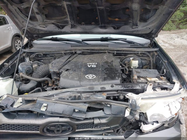 Toyota Tacoma Base V6