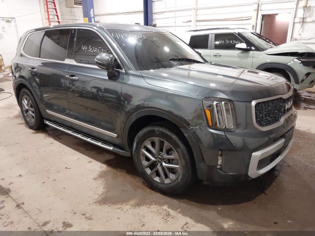Salvage Kia Telluride Image