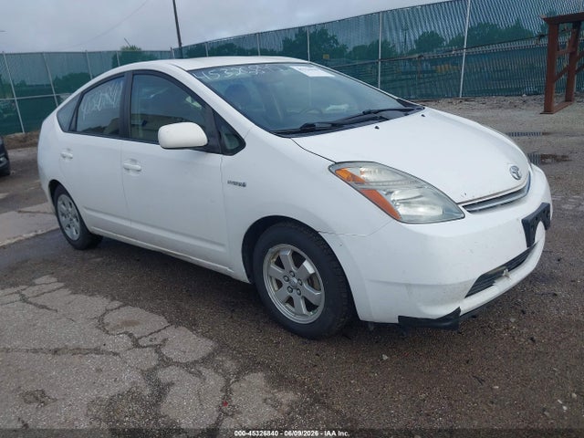 Salvage Toyota Prius Image