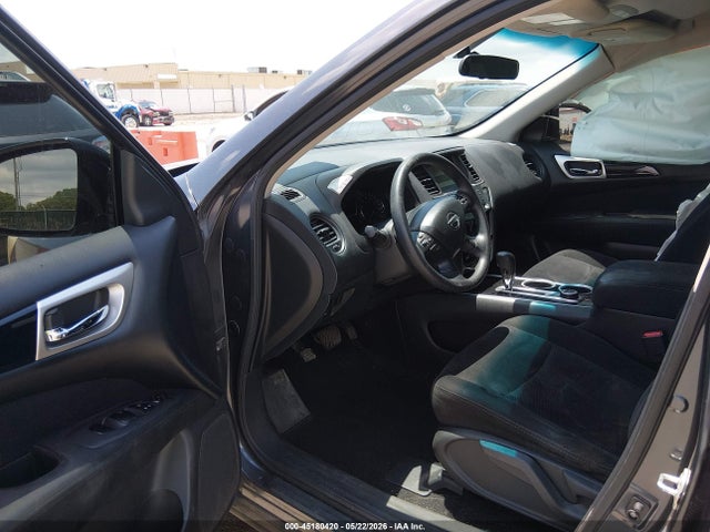 Nissan Pathfinder S