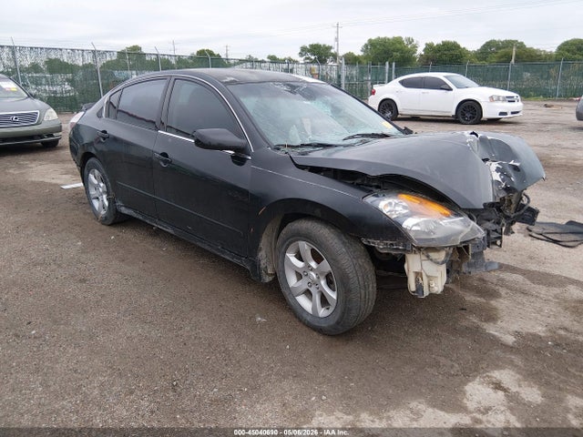 Salvage Nissan Altima Image