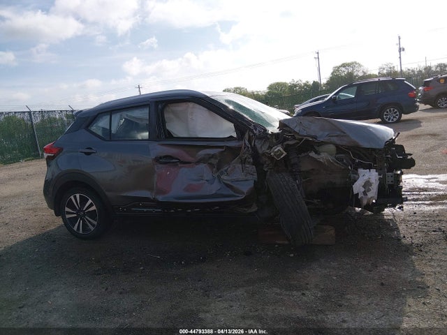 Nissan Kicks Sr
