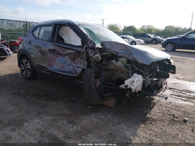 Salvage Nissan Kicks Image