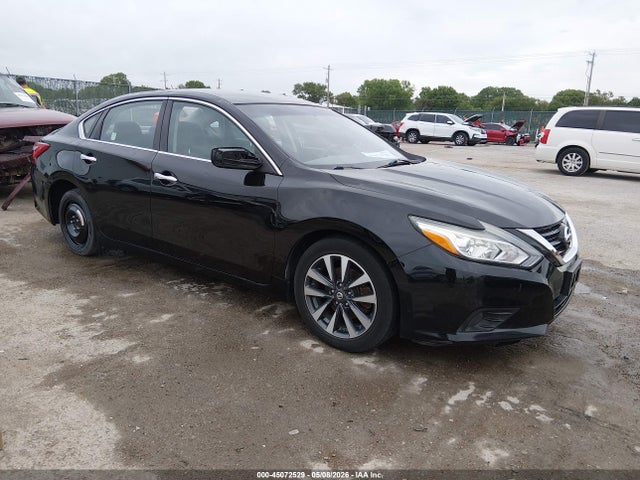 Salvage Nissan Altima Image
