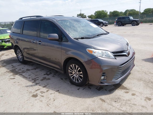 Salvage Toyota Sienna Image