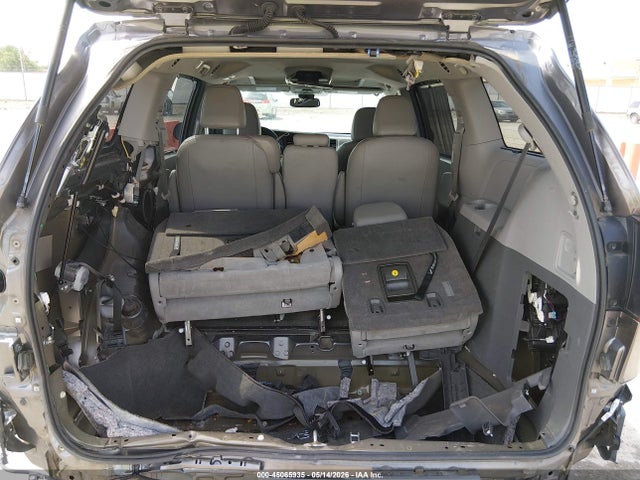 Toyota Sienna Xle 8 Passenger