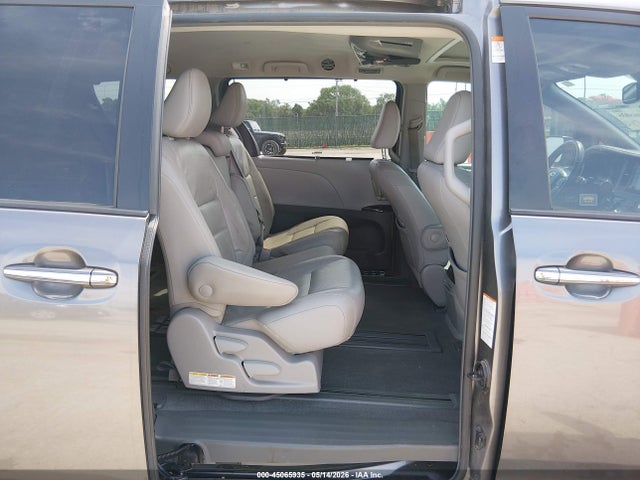 Toyota Sienna Xle 8 Passenger