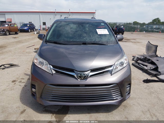 Toyota Sienna Xle 8 Passenger