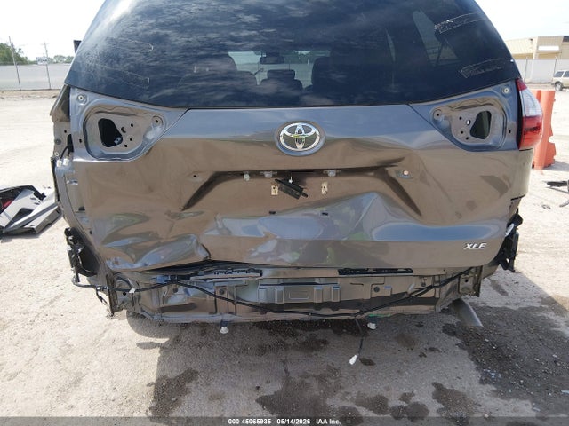 Toyota Sienna Xle 8 Passenger