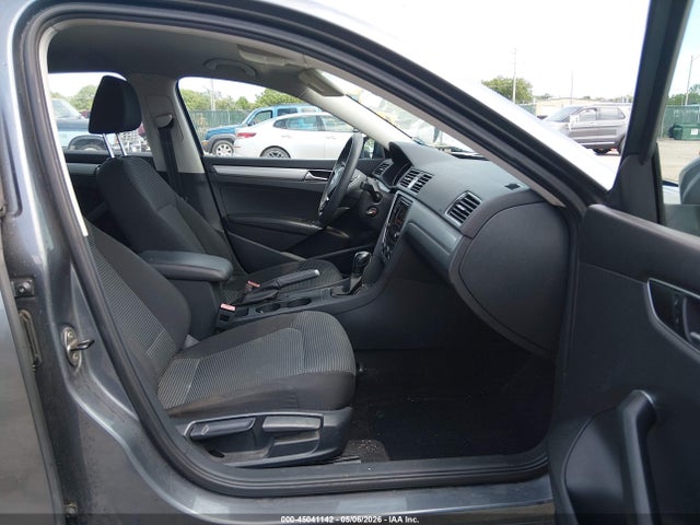 Volkswagen Passat 1.8t S