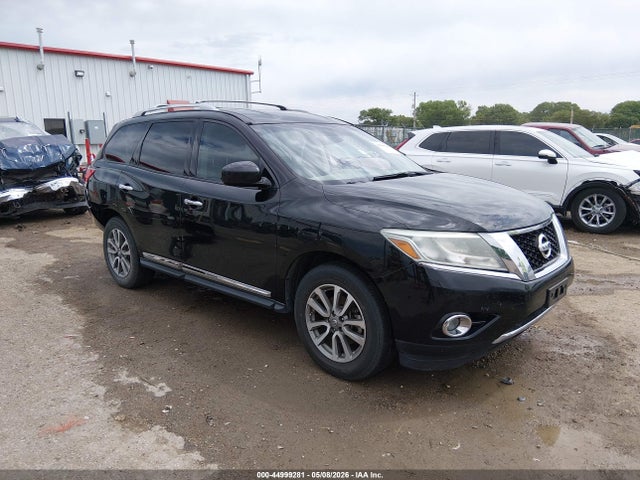 Salvage Nissan Pathfinder Image