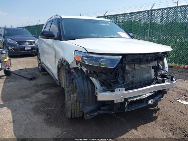 Salvage Ford Explorer Image