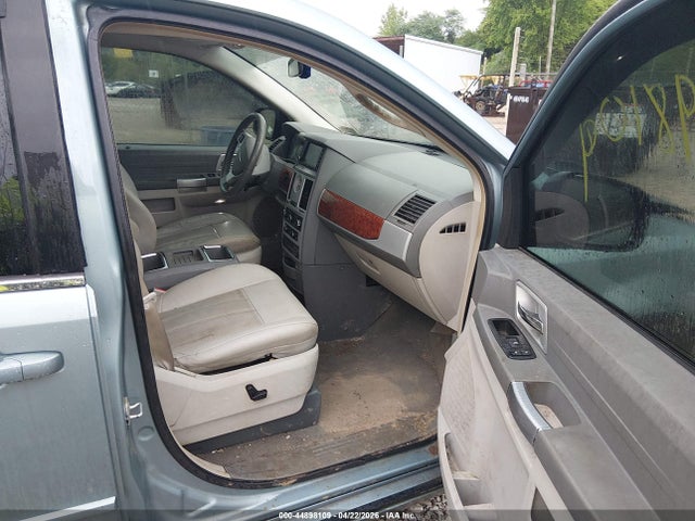 Chrysler Town & Country Touring