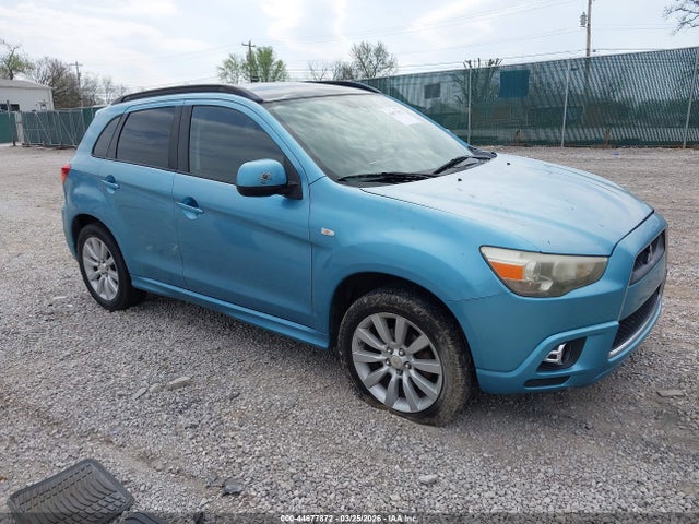 Salvage Mitsubishi Outlander Image