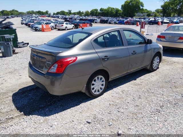 Nissan Versa 1.6 S+