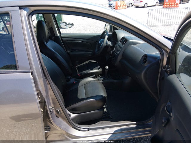 Nissan Versa 1.6 S+