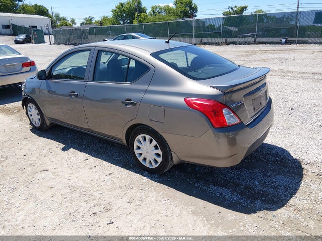 Nissan Versa 1.6 S+