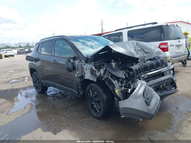 Salvage Jeep Compass Image