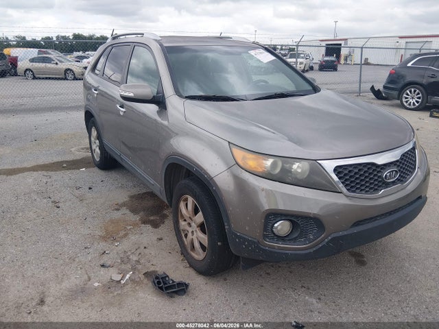 Salvage Kia Sorento Image