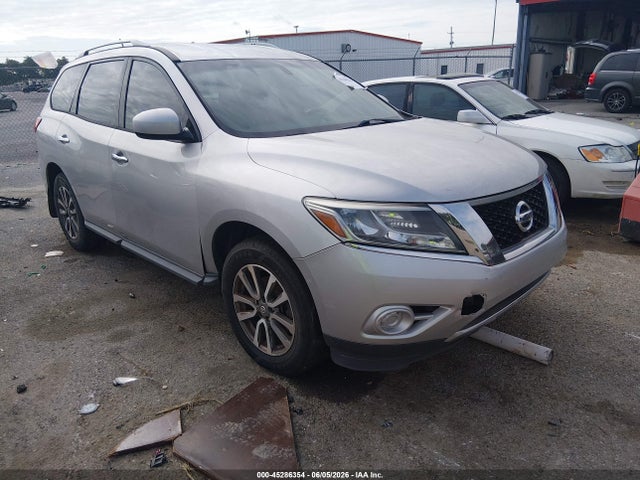 Salvage Nissan Pathfinder Image