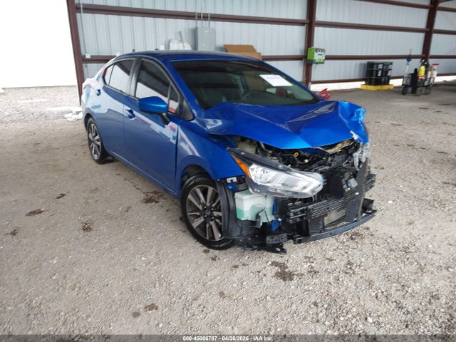 Salvage Nissan Versa Image