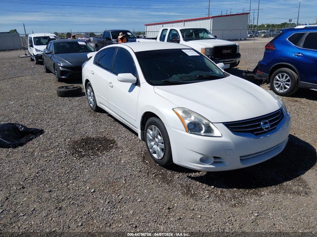 Salvage Nissan Altima Image