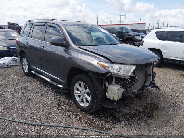 Salvage Toyota Highlander Image