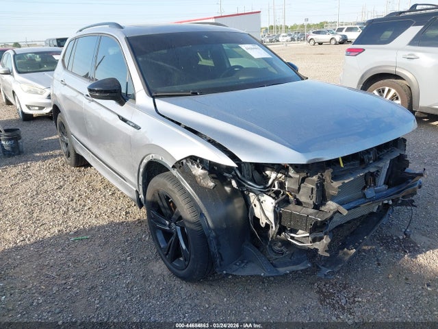 Salvage Volkswagen Tiguan Image