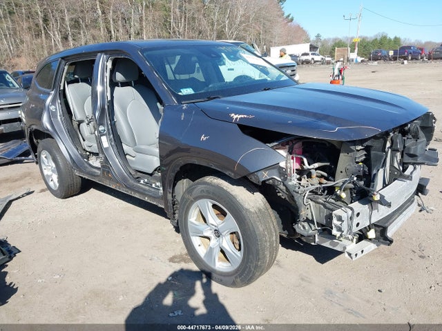 Salvage Toyota Highlander Image