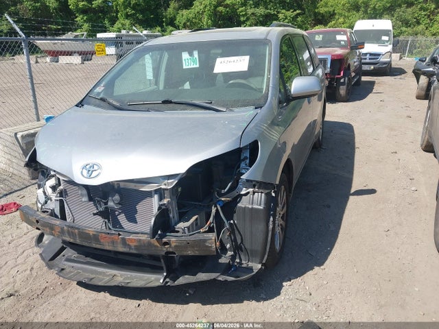 Toyota Sienna Xle